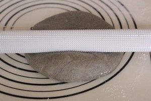 宝宝辅食黑芝麻面包,在家做宝宝面包