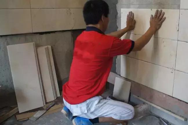 30年老瓦工教你如何正确的瓷砖铺贴流程，好砖好铺贴才能用得久！