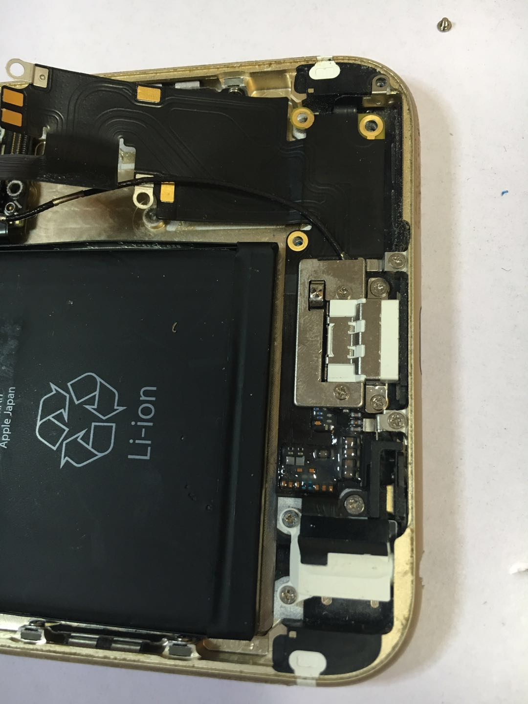 苹果更换扬声器多少钱,苹果12听筒扬声器更换