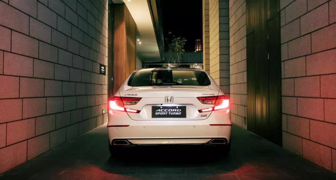 新雅阁2022款对比十代雅阁,新雅阁2022款对比十代雅阁颜值