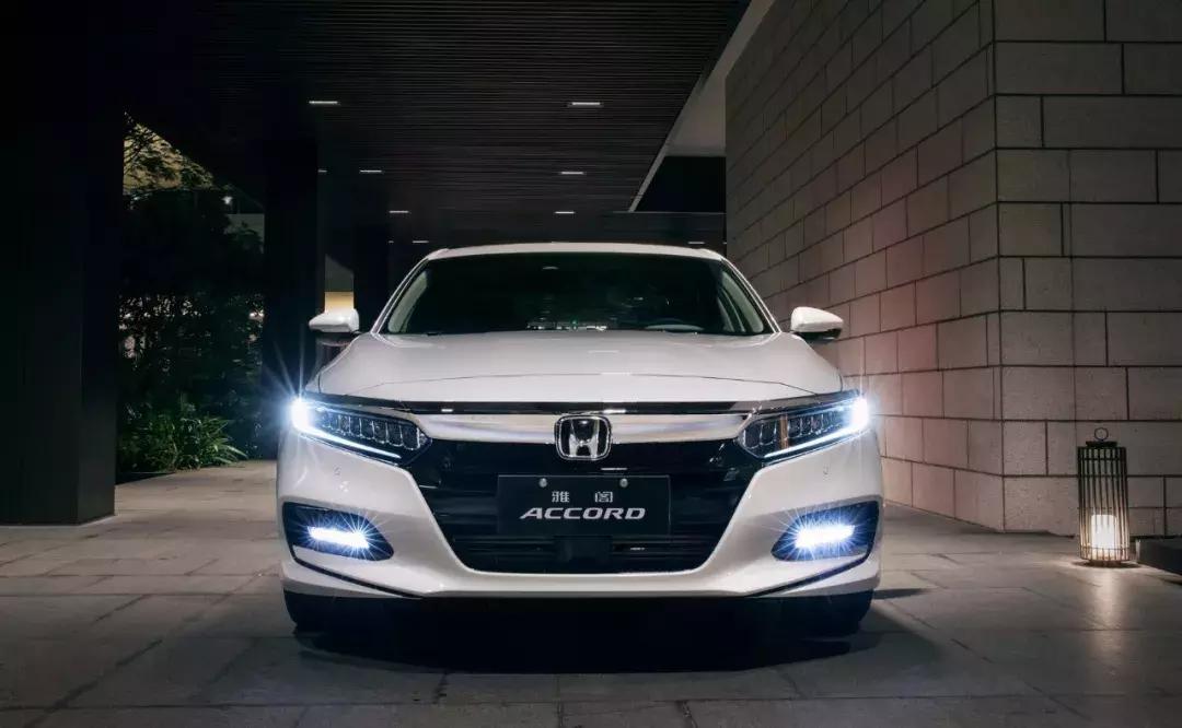 新雅阁2022款对比十代雅阁,新雅阁2022款对比十代雅阁颜值