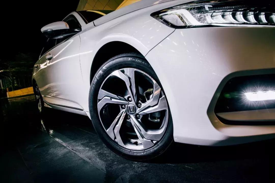 新雅阁2022款对比十代雅阁,新雅阁2022款对比十代雅阁颜值