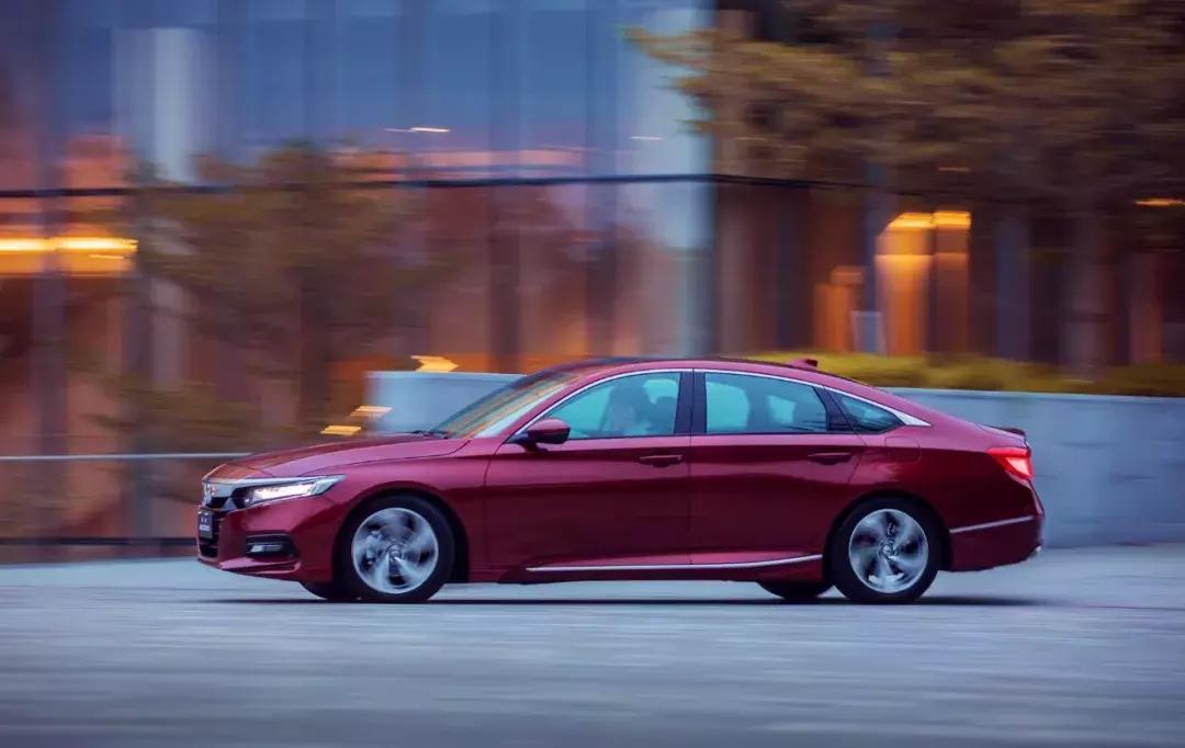 新雅阁2022款对比十代雅阁,新雅阁2022款对比十代雅阁颜值