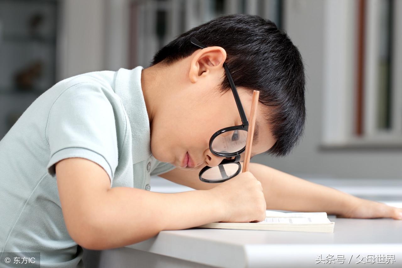 这8个会损害宝宝视力的坑 (毁掉宝宝视力的5件事)