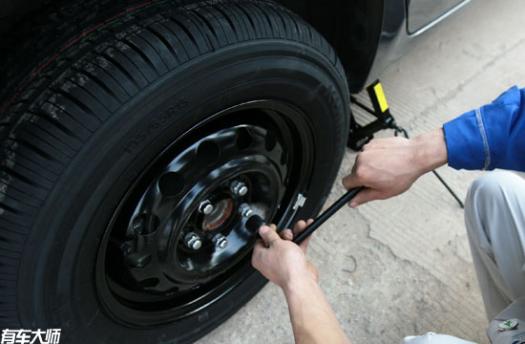为什么车子备胎都是非全尺寸的,汽车有必要自己弄个全尺寸备胎