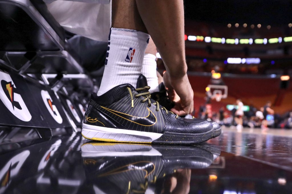 “师弟”让这双鞋在赛场上寿终正寝！IT穿这双鞋说出了湖人总…！