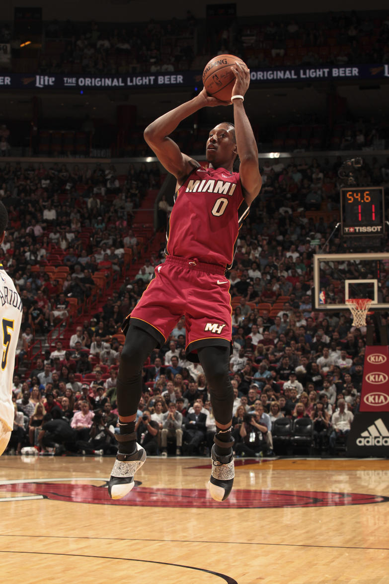 “师弟”让这双鞋在赛场上寿终正寝！IT穿这双鞋说出了湖人总…！