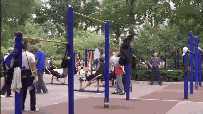 歪果仁误会中国人会武功的例子,歪果仁真的喜欢熊猫吗