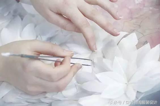 要怎样成为一个合格的服装设计师,如何才能成为国际顶级服装设计师