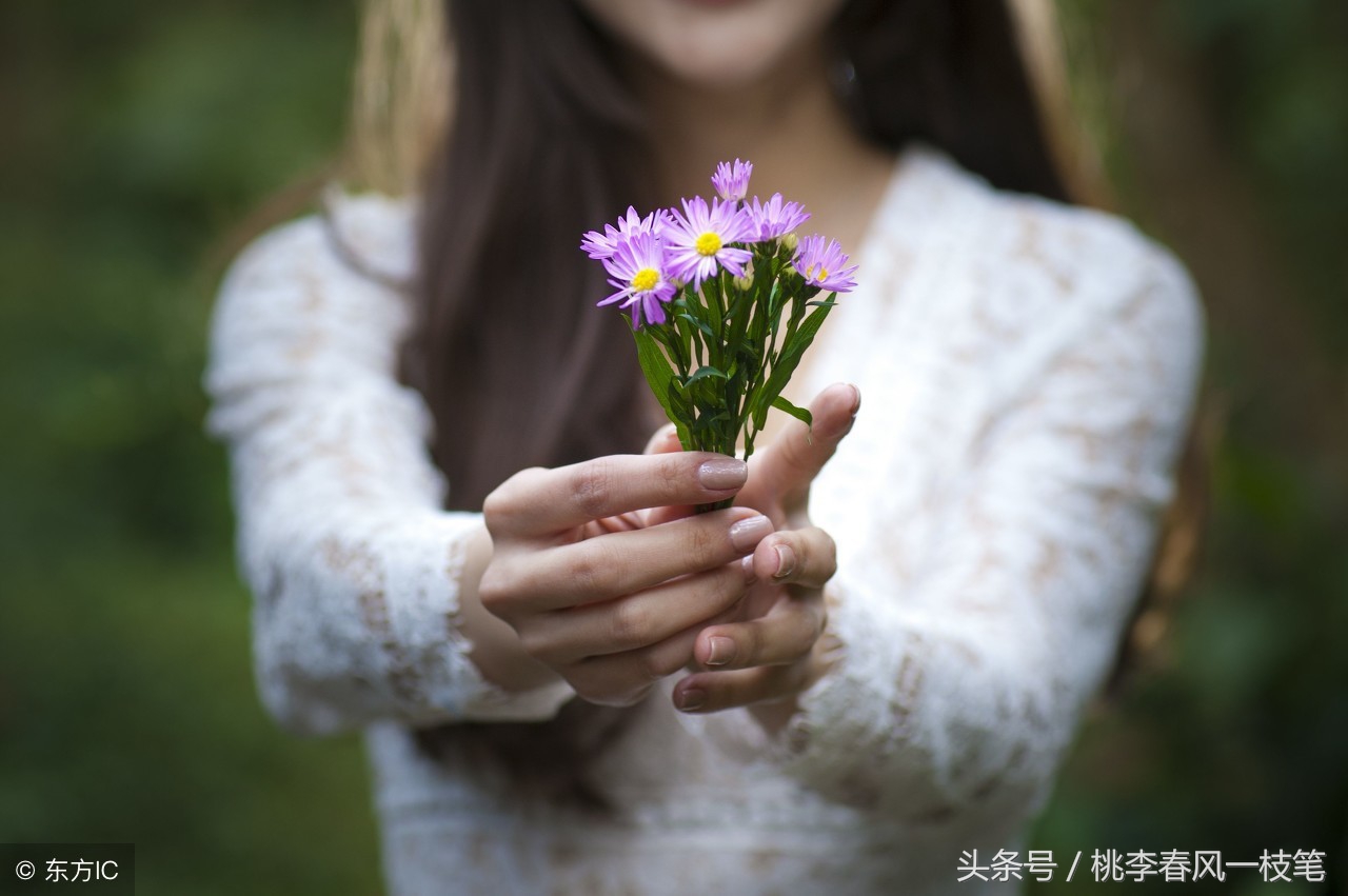 喜欢一个人但他对你很冷淡怎么办,喜欢一个人怎样让他主动找你