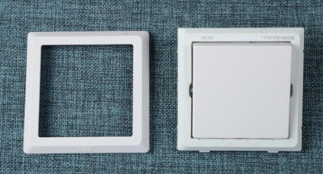 施耐德三开单控无边框开关怎么拆,施耐德无框开关拆卸