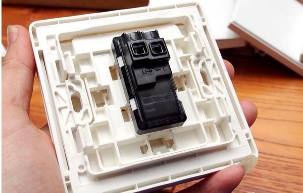 施耐德三开单控无边框开关怎么拆,施耐德无框开关拆卸