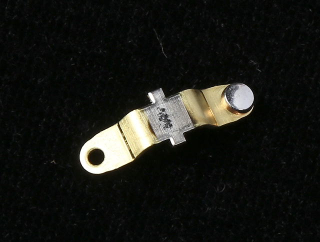 施耐德三开单控无边框开关怎么拆,施耐德无框开关拆卸