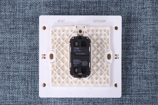 施耐德三开单控无边框开关怎么拆,施耐德无框开关拆卸