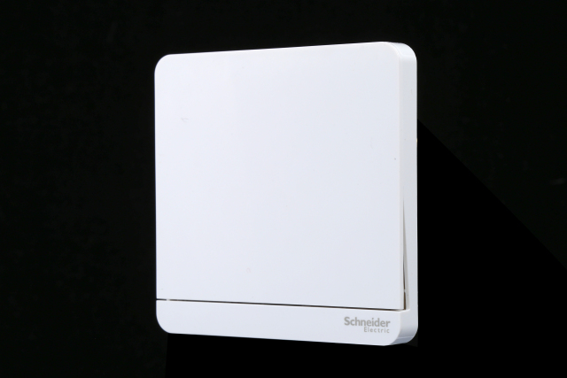 施耐德三开单控无边框开关怎么拆,施耐德无框开关拆卸