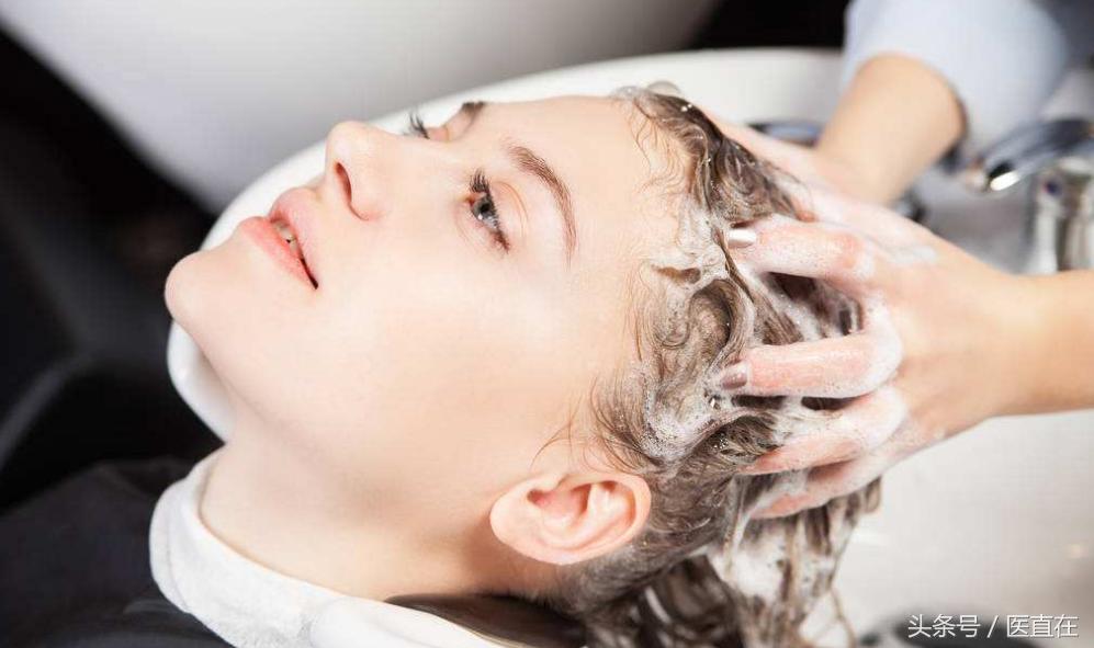 如何洗头才能不再让头发干枯毛躁,头发干如何洗头