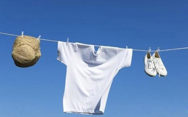 衣服静电吸身怎么处理,衣服被子有静电处理方法