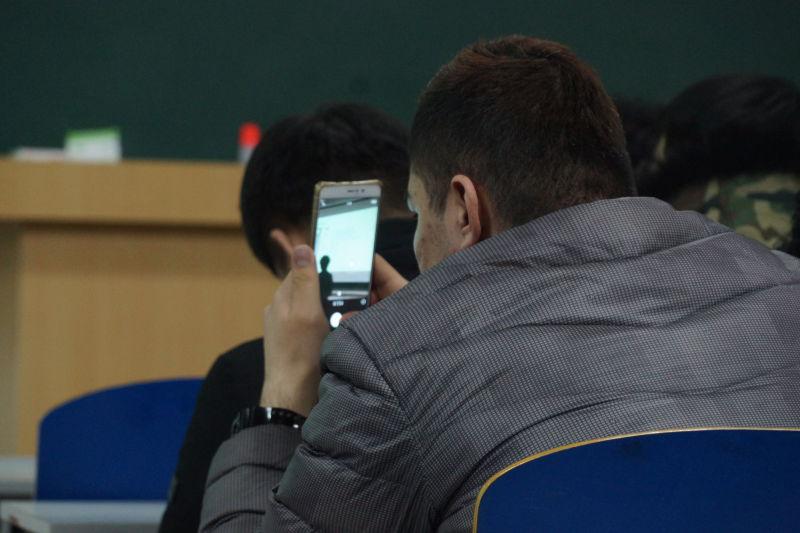 河南迪信通商学院就业指导走进黄河科技学院
