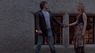 一个女孩子七岁到十七岁,一个女孩十七八岁到二十五岁