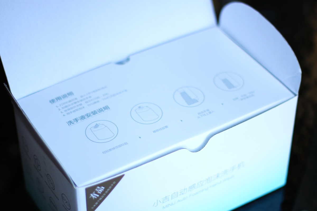 身体下面有白色泡沫流出什么原因,手碰水就起白色小泡泡