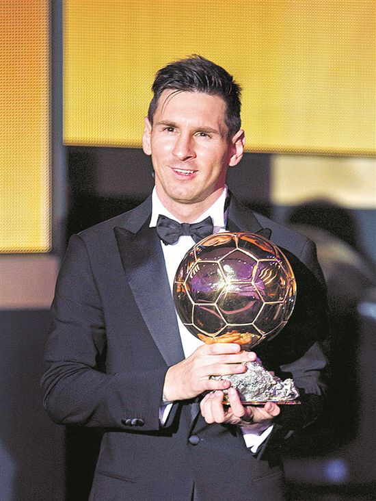 梅西不用钟摆过人,梅西不用进禁区都能统治比赛