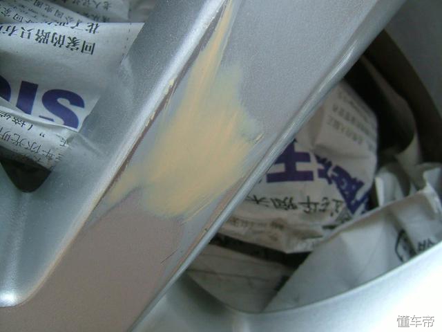 轮毂刮花一小块,轮毂不小心刮花了一点有必要修吗