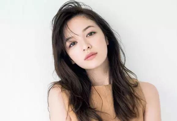 没刘海显凶怎么办,没有刘海尴尬期怎么处理简单好看