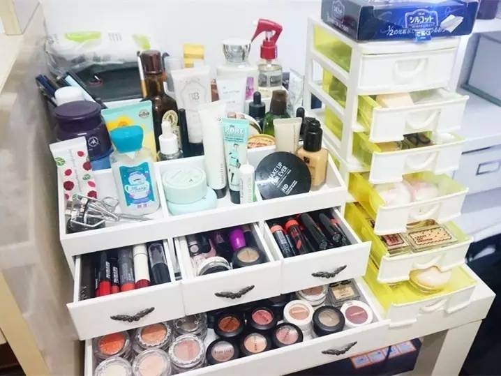 自制化妆品属于三无产品吗,自己调制的化妆品被告三无产品