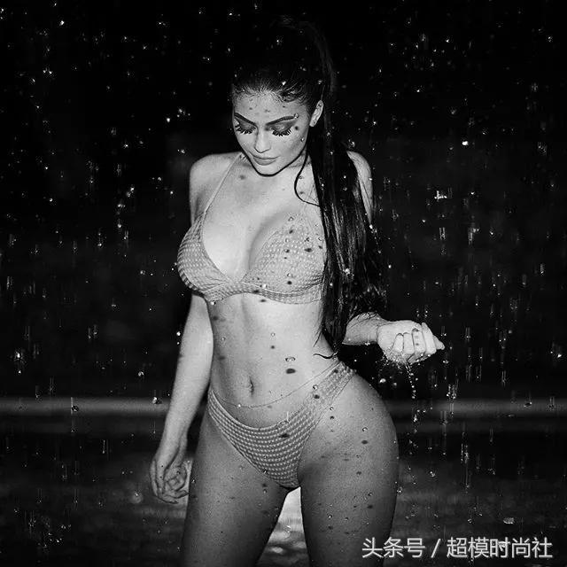 艳照全网热传！比大胸巨臀更牛逼的是她手撕卡戴珊家族的上位史