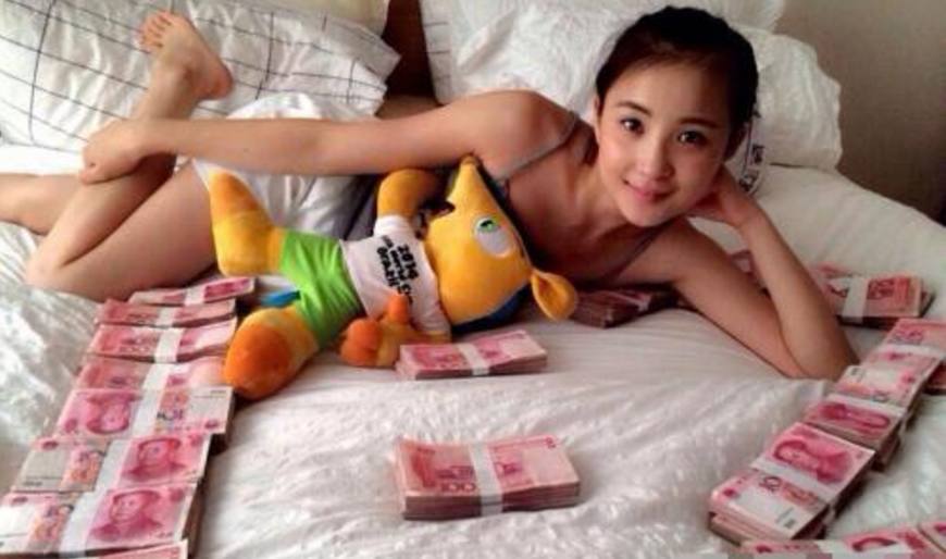 女朋友脚踏两条船怎么陪她玩,发现女朋友脚踏两条船怎么要钱