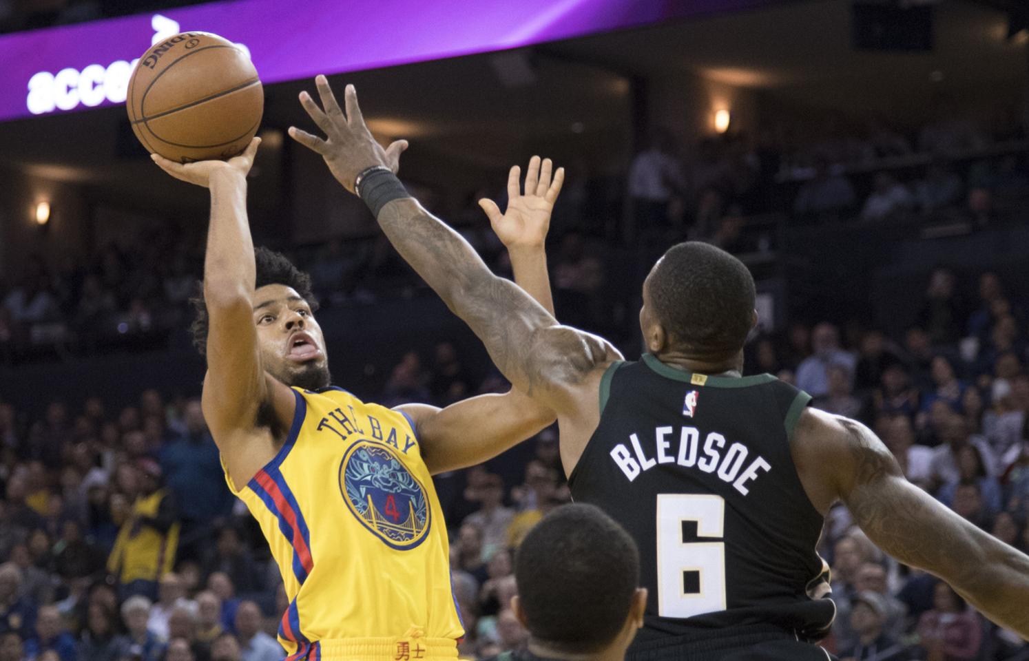 “新库神”连续爆发吓到勇士两员大将，必然会有一人会成为牺牲品