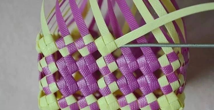 塑料带手工编织篮子收纳筐,塑料袋收纳筐