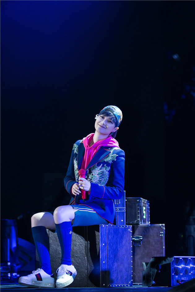 李宇春高定2022,回忆2018年李宇春的演唱会