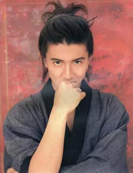 新买的安耐晒味道和以前的不一样,刚买的安耐晒和之前的味道不一样