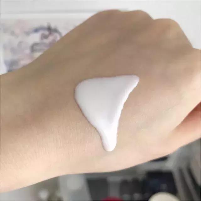 新买的安耐晒味道和以前的不一样,刚买的安耐晒和之前的味道不一样