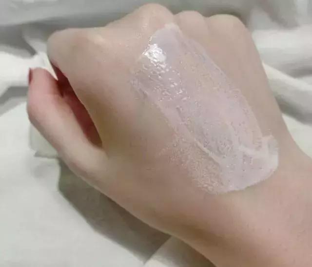 新买的安耐晒味道和以前的不一样,刚买的安耐晒和之前的味道不一样