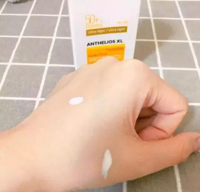 新买的安耐晒味道和以前的不一样,刚买的安耐晒和之前的味道不一样