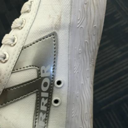 受够了跟风,回力复古篮球鞋赤橙