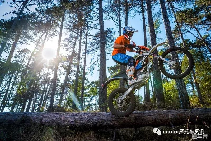 当电动车也能趴赛、摩旅，你会爱上它吗？