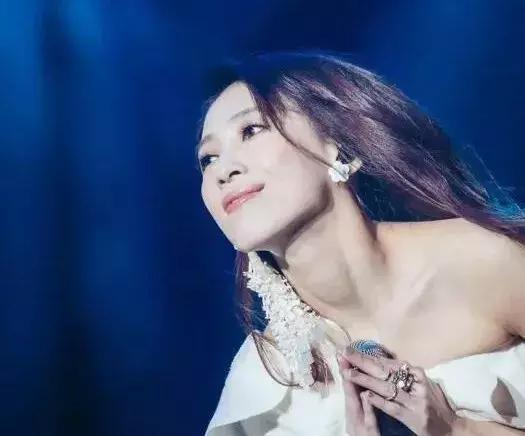 戴佩妮长大后的样子,戴佩妮那些花儿