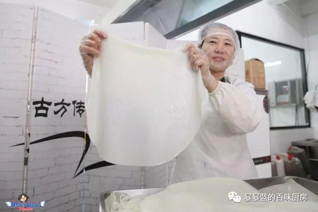 这家店用六星级面粉做凉皮配东北鸡架爆好吃，一般人还不让加盟…