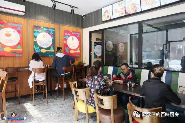 这家店用六星级面粉做凉皮配东北鸡架爆好吃，一般人还不让加盟…