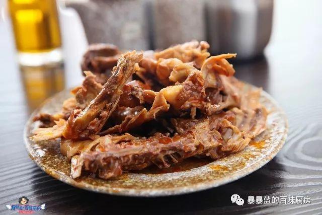 这家店用六星级面粉做凉皮配东北鸡架爆好吃，一般人还不让加盟…
