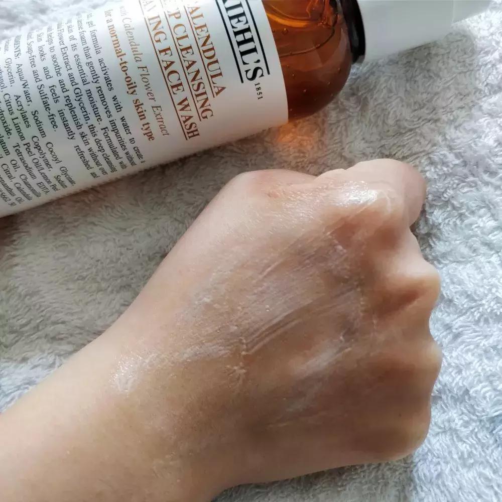 温和不伤肤清洁面部,深层清洁又不伤皮肤的女士洁面