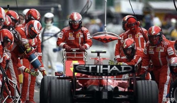 f1通过维修区最快纪录,f1维修区红灯