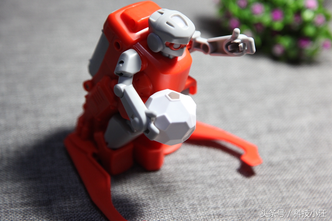 为了圆自己心中的足球梦，入手米家有品众筹的SIMI足球机器人套装