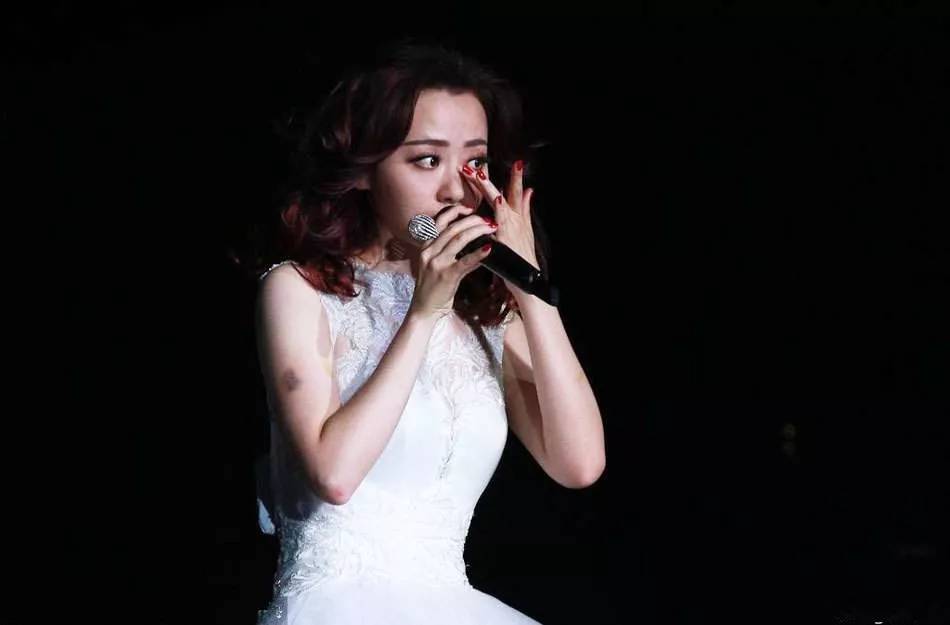 那个曾经红极一时的歌星，现在被离婚了