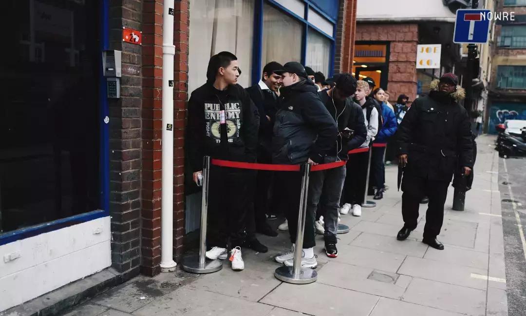 一周时尚丨HM王源同款上线，SupremexRIMOWA半小时价格翻四倍