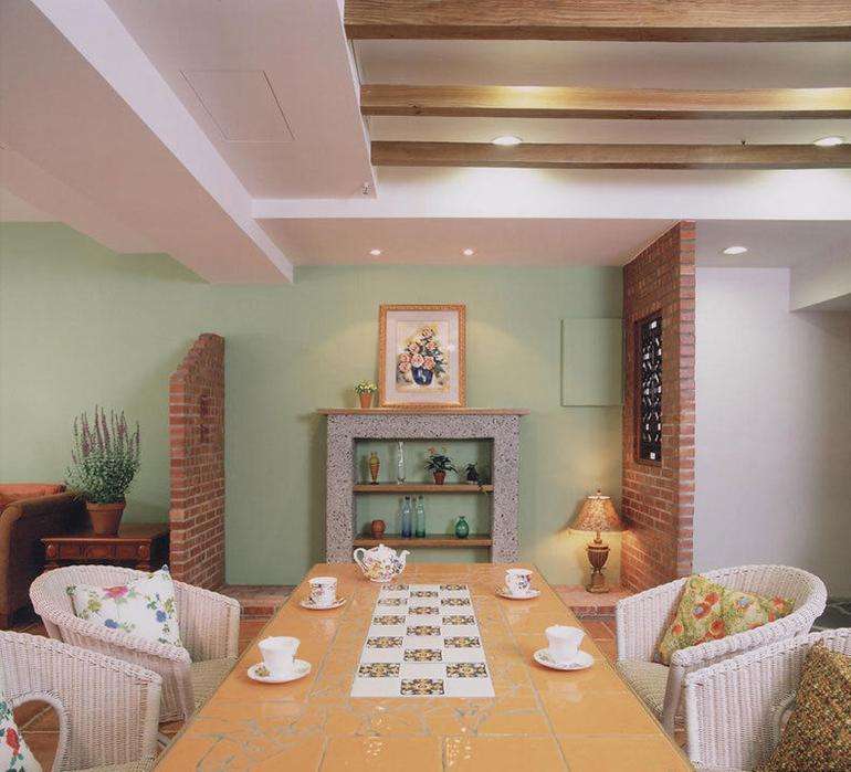 客厅有横梁怎么装修层高不到3米,客厅有横梁怎么装修柜子