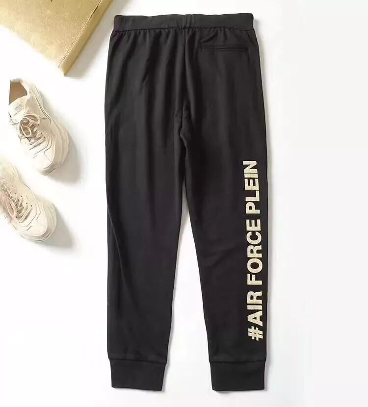 菲利普莱茵，PP2017春夏系列。经典水钻刺绣骷髅套